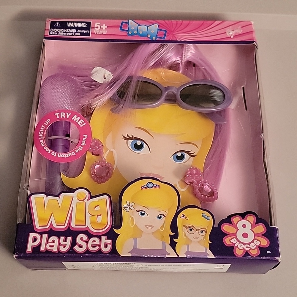 Wig playset for a little girl